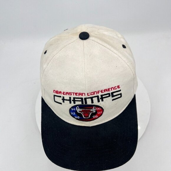 NBA Eastern Conference Chicago Bulls Starter White Black Snapback Hat - Picture 6 of 9
